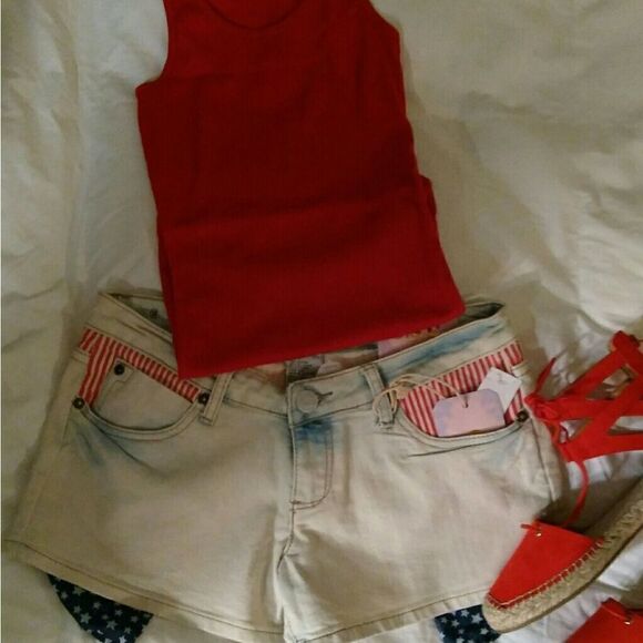 ⬇️⬇️⬇️Patriotic Jean Shorts with Peeking Pockets - Picture 2 of 4